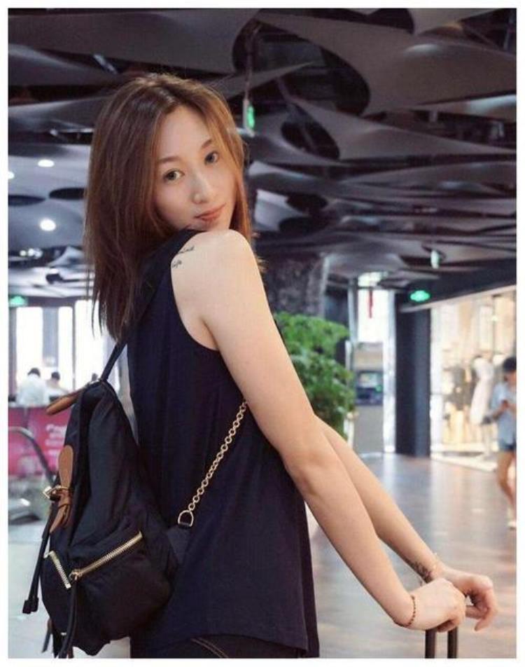 中国女运动员纹身「体坛美女也爱纹身女排球员花臂夺目尴尬部位纹身引争议」