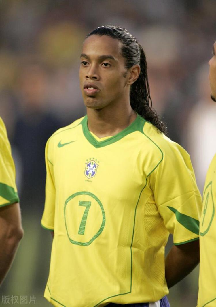 巴西国家队罗纳尔多「02年夺冠巴西防守弱罗纳尔多里瓦尔多谁更像核心」