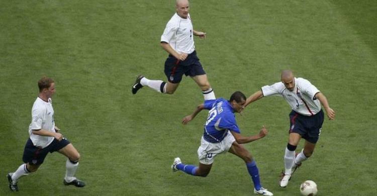 小罗的封神之战－重温2002年韩日世界杯巴西队对英格兰的经典之战