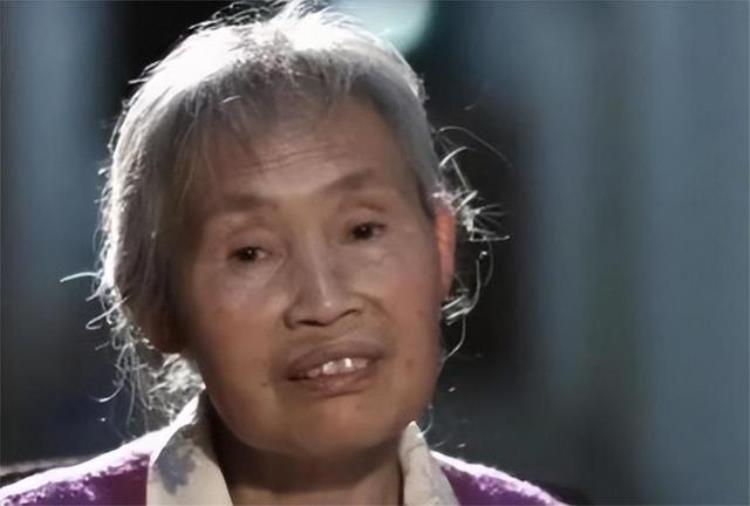 云南59岁老妇在阁楼藏情夫24年2011年才被发现她为何这么做