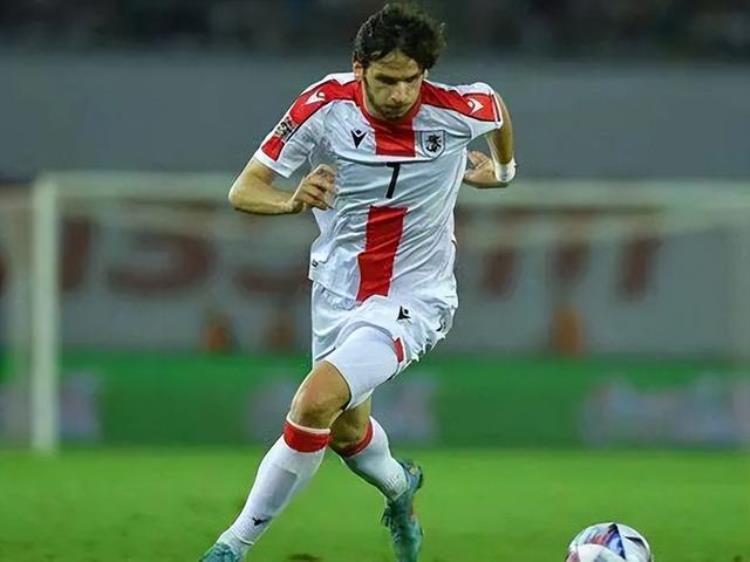 格鲁吉亚足球运动员「格鲁吉亚梅西欧冠传射世界级球星正在从那不勒斯升起」