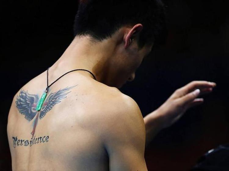 中国女运动员纹身「体坛美女也爱纹身女排球员花臂夺目尴尬部位纹身引争议」