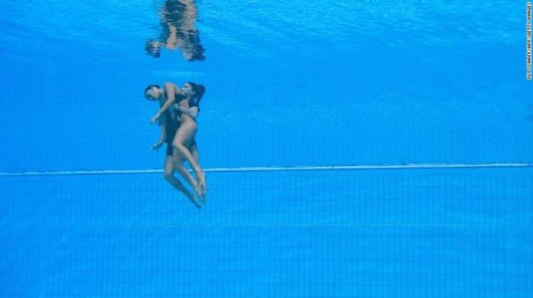 美国花游选手世锦界赛溺水世界级游泳运动员为什么也会溺水