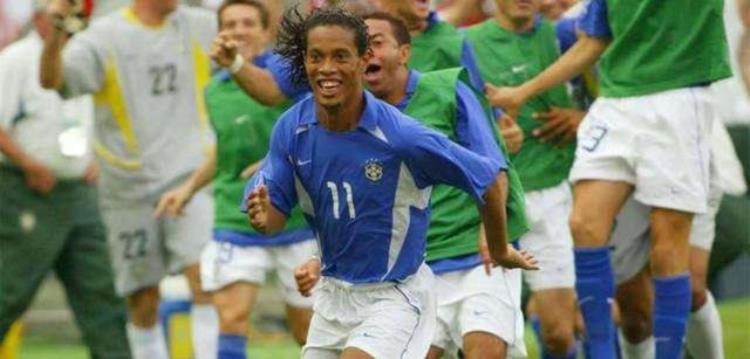 2002年韩日世界杯巴西对英格兰「重说经典之2002年英巴大战小罗惊艳出世韩日世界杯唯一名局」