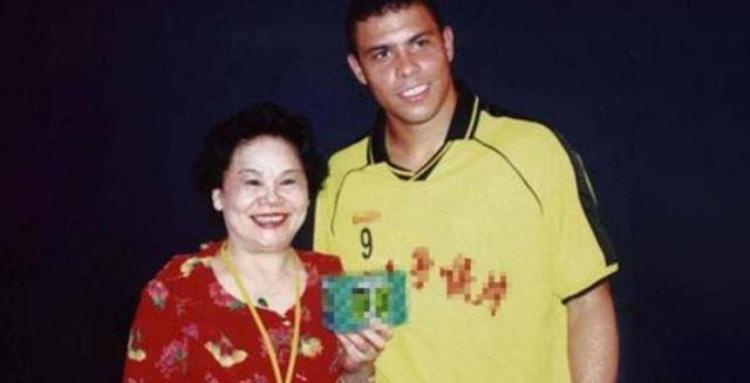 足坛巨星罗纳尔多的职业生涯到底是什么级别的球员,足坛一代传奇罗纳尔多