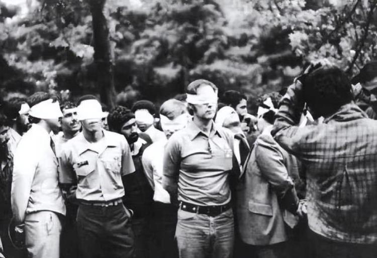79年伊朗攻占美国大使馆扣押52名人质当筹码美特种兵营救失败