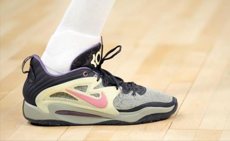 NBA球员上脚杜兰特穿KD15中国球鞋颜值很帅气
