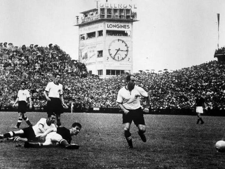 1954年世界杯纪录片「世界杯记忆第五集一座城一双鞋一架战车1954年第五届世界杯」
