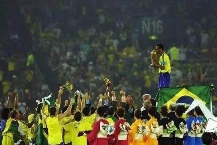 2002世界杯巴西队实力,小罗内马尔巴西同队