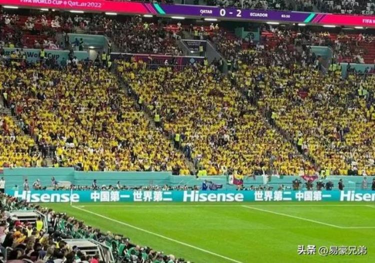 世界杯赛场中国第一广告牌亮了这是什么画面