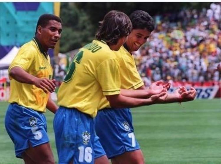 94巴西队,14年世界杯8强巴西踢谁了