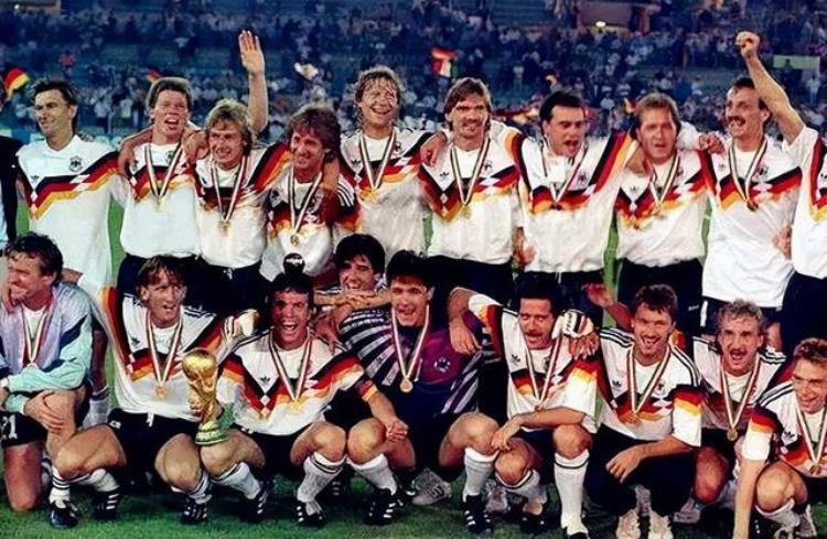 德国国家足球队拿过几次世界杯冠军「德国足球队号称日耳曼战车,获得过四次世界杯的冠军」