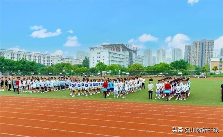 德阳市中学生篮球比赛「德阳市首届中学生校园篮球足球联赛在四川省商贸学校开幕」
