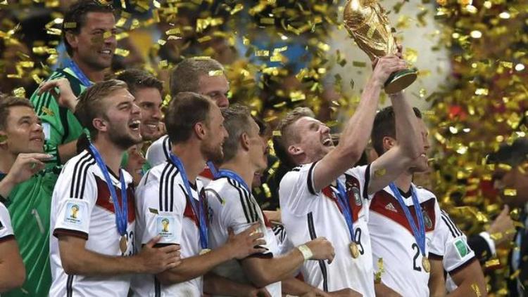 德国国家足球队拿过几次世界杯冠军「德国足球队号称日耳曼战车,获得过四次世界杯的冠军」