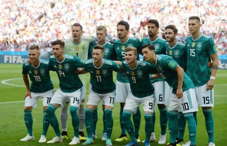 02年半决赛德国对韩国「卫冕冠军翻车德国02不敌韩国告别世界杯」