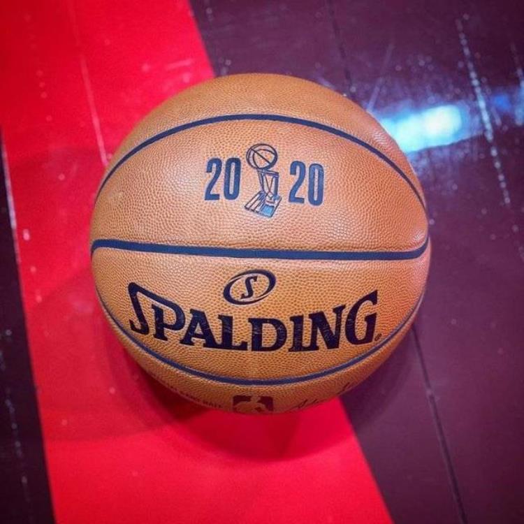 今年nba总决赛赛制「今年NBA总决赛比赛用球啥样NBA官方发布篮球近照」