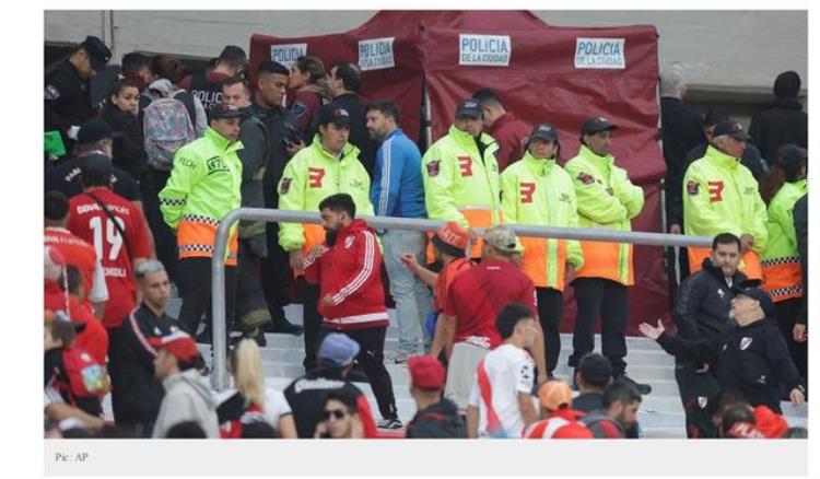 阿根廷足球惨案「阿根廷一足球赛上1名球迷从15米高看台坠落当场死亡」
