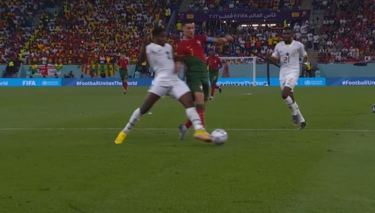 加纳足球队队长「加纳主帅怒喷世界杯裁判明明是C罗犯规却判给了葡萄牙点球」