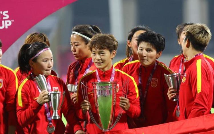 cctv5女足直播最近「CCTV5今晚播出中国女足亚洲杯夺冠专题片5德约科维奇VS大黑马」