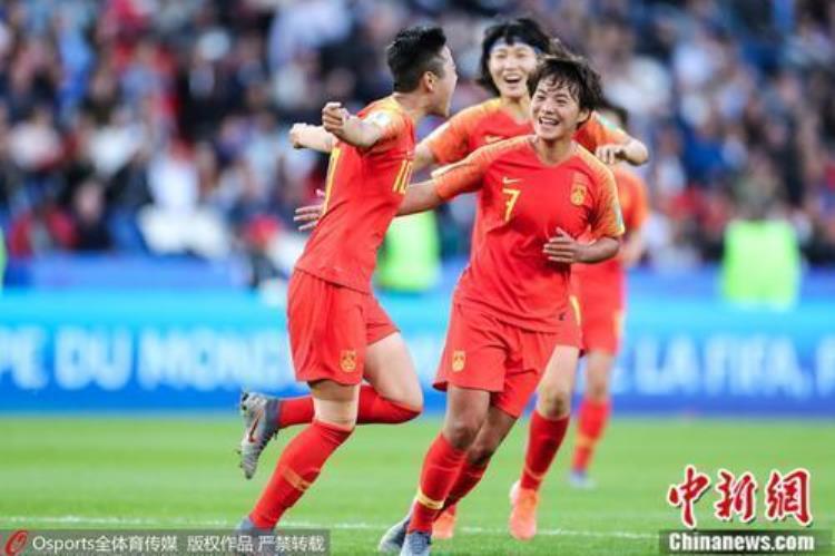 王霜是世界足球小姐吗「世界杯赛场动情落泪的王霜你是中国足球的骄傲」