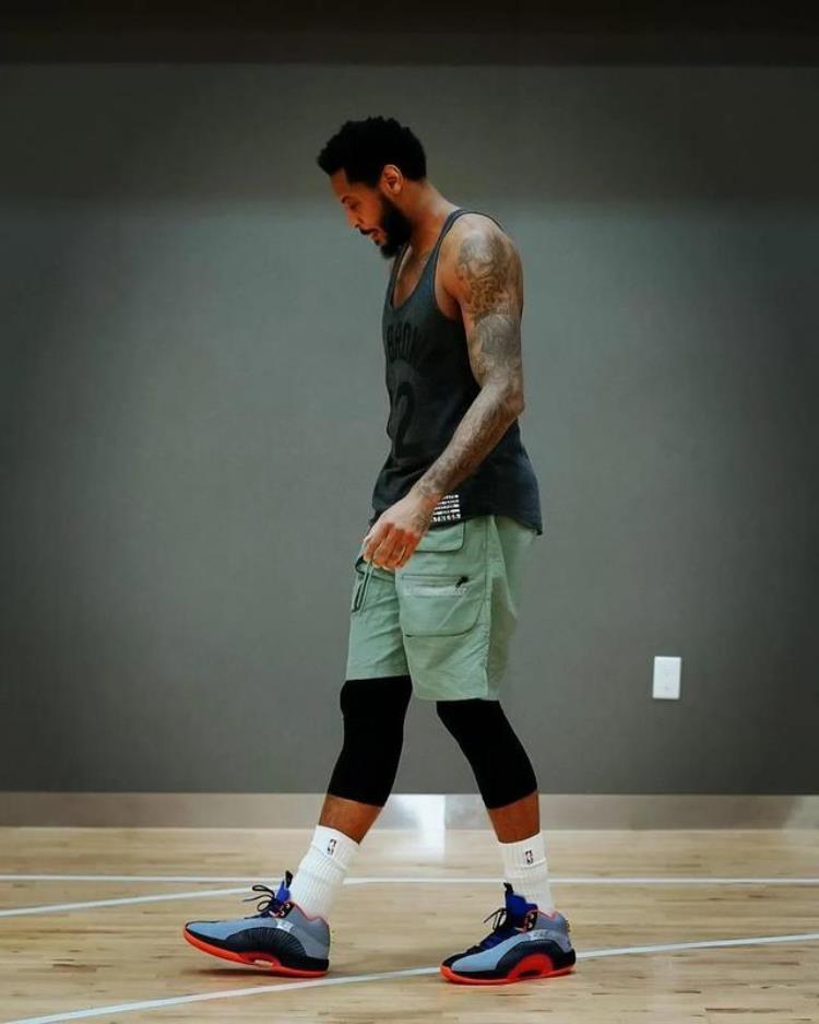 NBA球员上脚库里等人的训练战靴2双Kobe6将复刻​