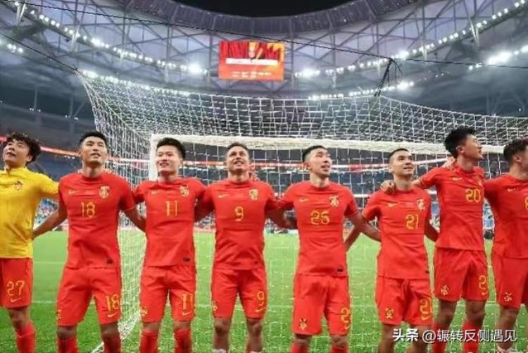 中国男足与缅甸队的比赛「狂欢国足大胜缅甸张琳芃关键时刻破门球迷欢呼雀跃」