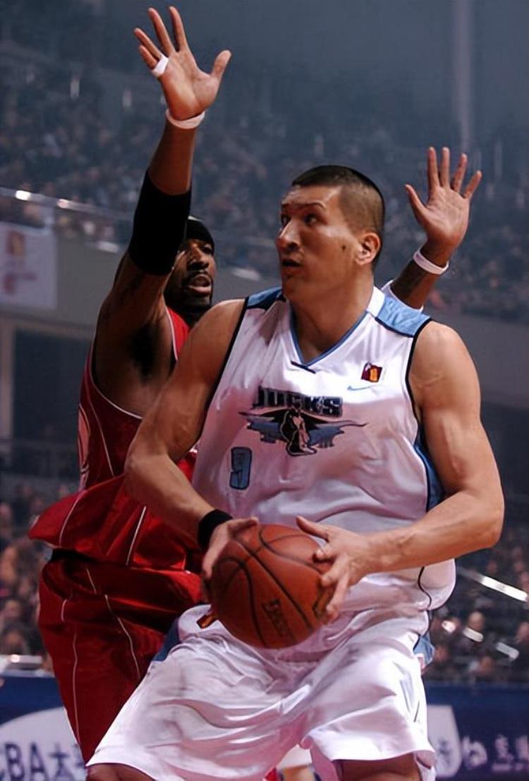 中国最厉害的篮球运动员排名「ChatGPT中国历史上实力最强的十大篮球运动员排行榜」