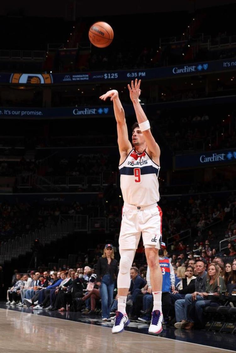 塔图姆上脚aj34「3月7日NBA球鞋上脚塔图姆上脚AJ36欧文重回绿军主场遭狂嘘」
