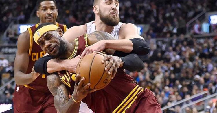 nba史上最凶狠的十个犯规「盘点NBA史上最粗暴的五大犯规这哪是打篮球简直是在打人」