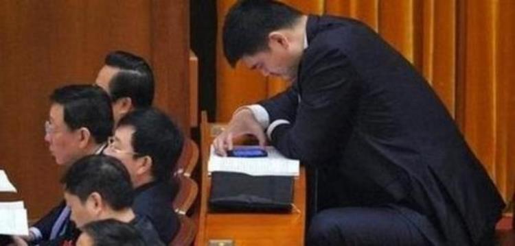 NBA球员如何玩手机小卡像玩遥控器博班像玩MP3只有KD最正常