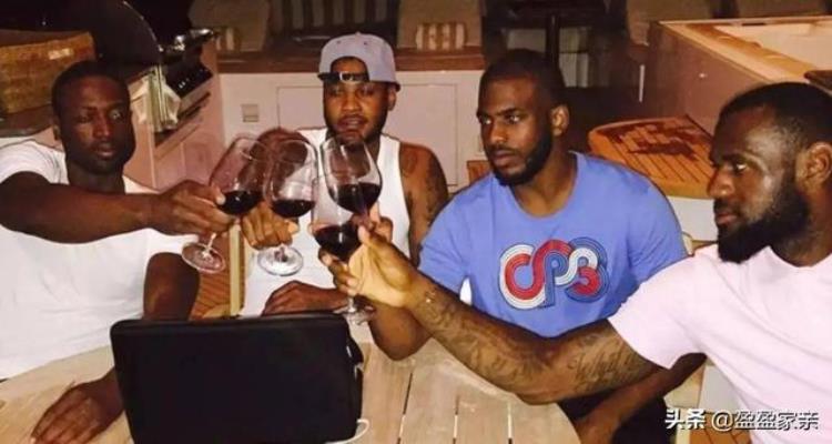 当nba的球员在外面吃饭时他们是由谁来买单的呢「当NBA的球员在外面吃饭时他们是由谁来买单的呢」