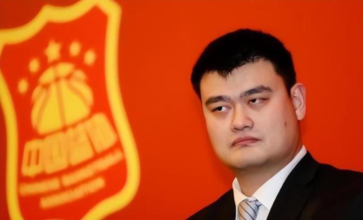 姚明已经退役多年现在却还能从火箭领到工资他每个月能领到多少呢