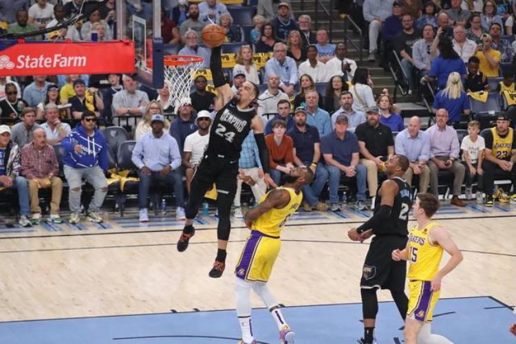 nba最脏球员名单「美媒列出NBA最肮脏的8名现役球员究竟谁才是最肮脏的球员」