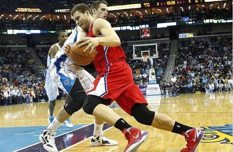 nba史上最凶狠的十个犯规「盘点NBA史上最粗暴的五大犯规这哪是打篮球简直是在打人」