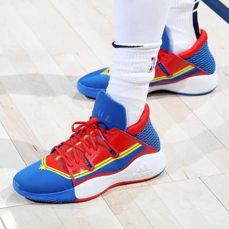 nba球员上脚球鞋「NBA球星上脚精选球员们都穿了哪些厉害的鞋三」
