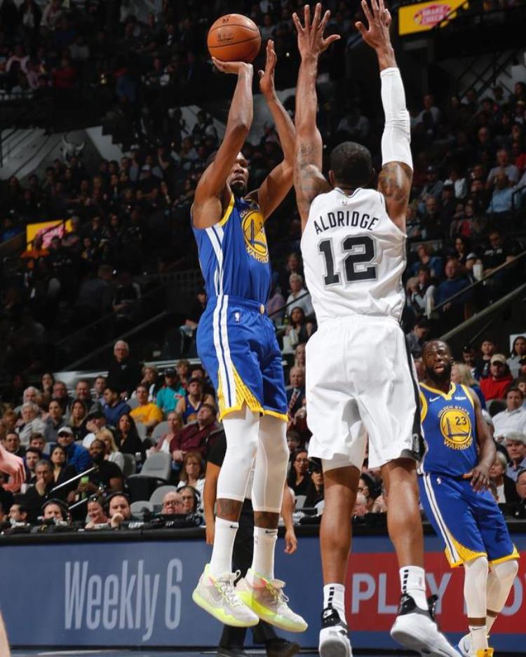 nba球员上脚球鞋「NBA球星上脚精选球员们都穿了哪些厉害的鞋三」