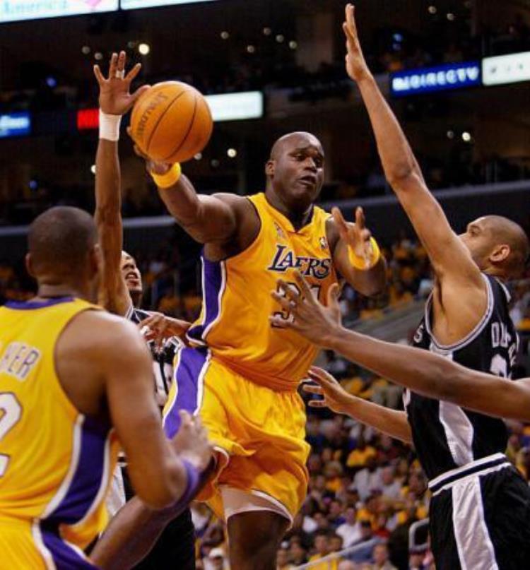 nba史上最凶狠的十个犯规「盘点NBA史上最粗暴的五大犯规这哪是打篮球简直是在打人」