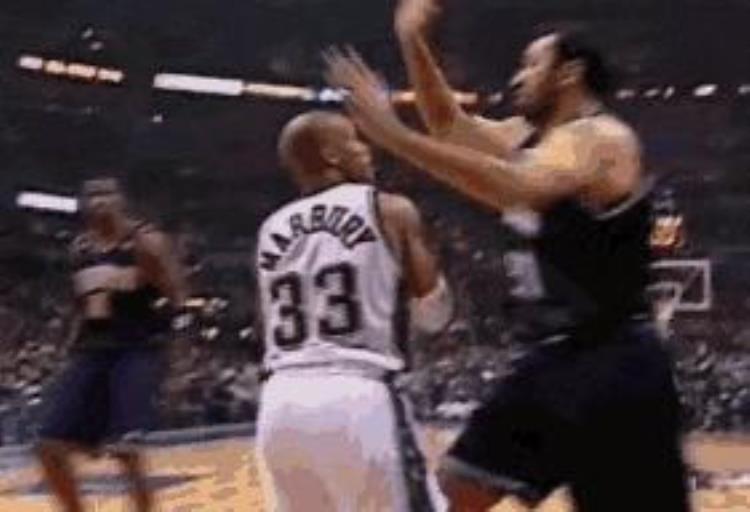 德鲁大叔扣篮「NBA五大街球高手德鲁大叔过人动作风骚一人被誉为街球界乔丹」
