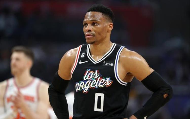 nba小卡「小卡扣疯了双星连线助飞38分威少超越刺客卢指导玩明白了」