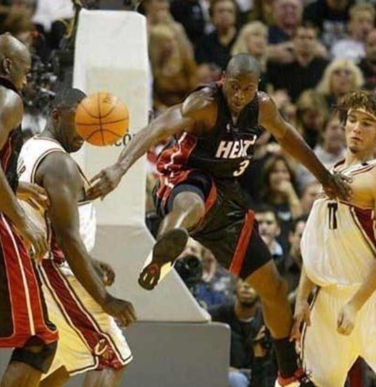 nba十大搞笑瞬间「NBA最搞笑10大瞬间我赌一包辣条最后1个你肯定为此笑过」