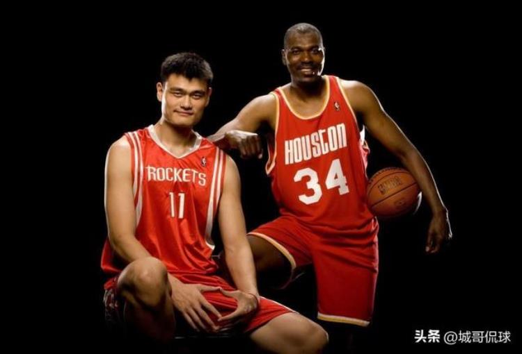 姚明和奥拉朱旺「深度解析1V1终极对决姚明vs约奥拉朱旺谁是火箭真正霸主」