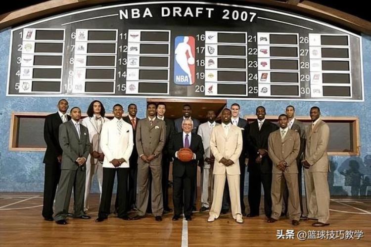 杰伦格林扣篮大赛「年度最强扣篮36岁老将杰夫格林隔扣字母哥东西部榜首对决」