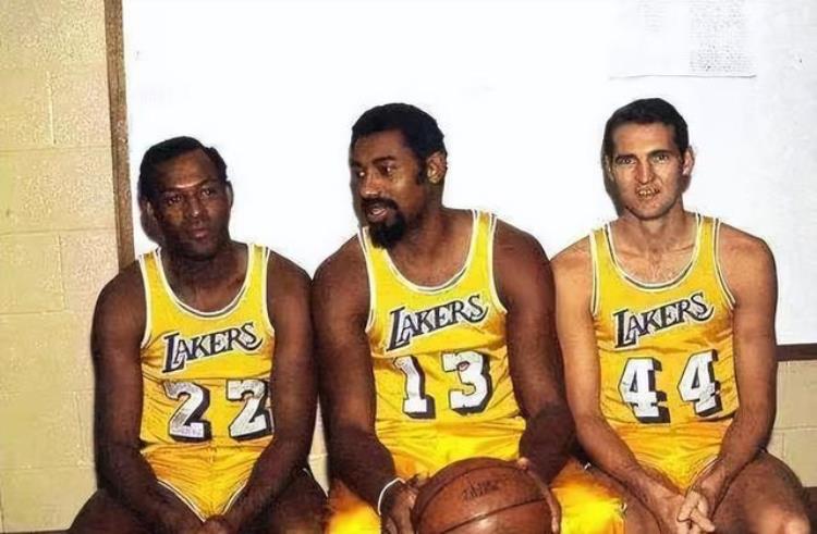 《复仇者联盟》结局「NBA的复仇者联盟最后结局如何热火詹韦波掀翻绿军三巨头」