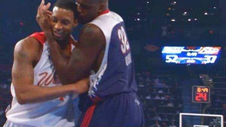 nba十大搞笑瞬间「NBA最搞笑10大瞬间我赌一包辣条最后1个你肯定为此笑过」