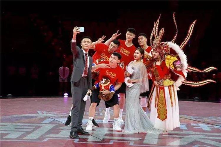 姚明 易建联「姚明易建联等一大波篮球大咖亮相南宁」