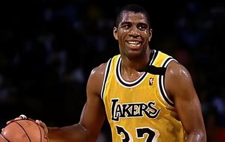 nba球员历史前十「历史前十球星最出色赛季是哪年邓肯03年一夫当关詹皇是16年」