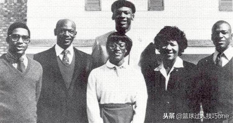 乔丹身高是怎么突破的「乔丹一年长高17CM他用了什么方法盘点NBA那些身高猛涨的球员」