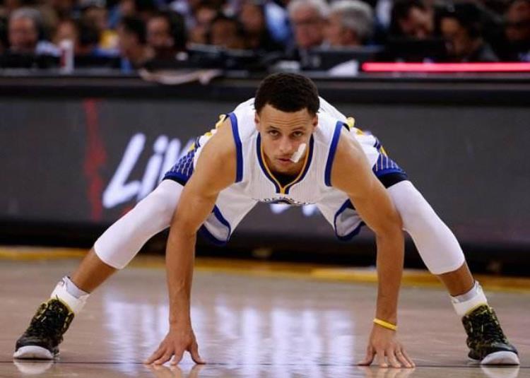 nba球员的鞋垫是不是比鞋子贵「NBA球员什么装备最贵鞋垫成本是球鞋十倍但还有价格更高的」