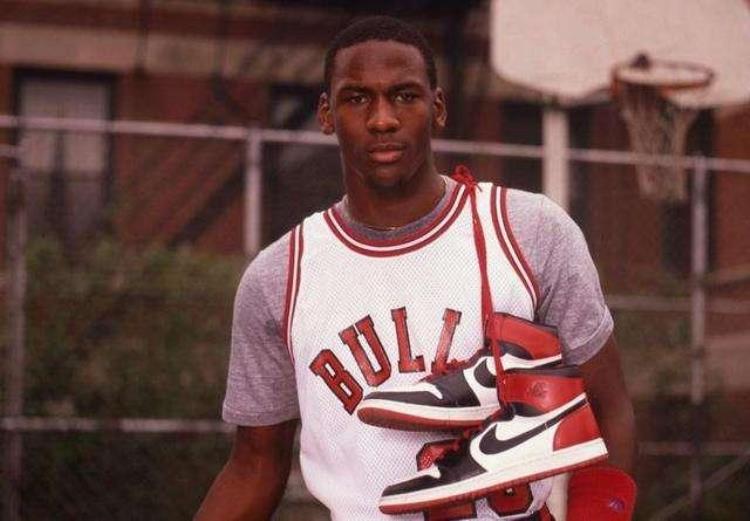 nba球员的鞋垫是不是比鞋子贵「NBA球员什么装备最贵鞋垫成本是球鞋十倍但还有价格更高的」