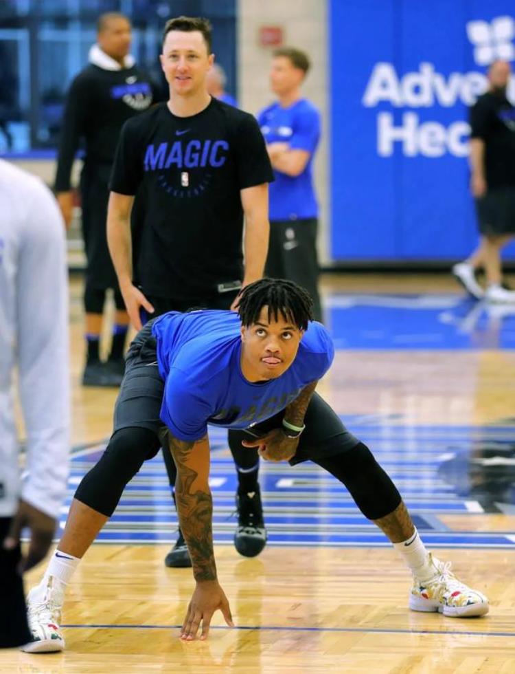 NBA版爽文他20岁几乎退役被天之骄子挤走如今两人命运反转